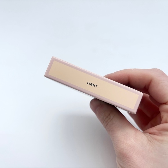 NWT WIND DANCER Translucent Pressed Setting Powder - LIGHT SHADE - retails $32 - Picture 4 of 8